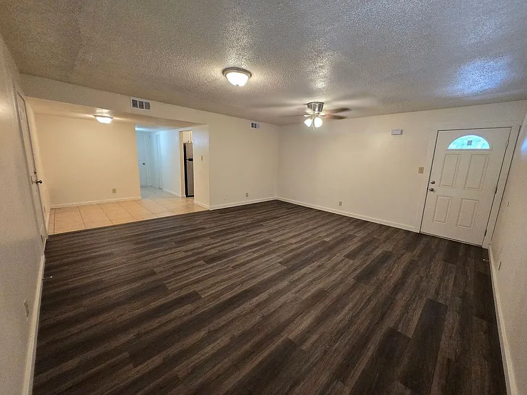 407 W Tilden St — Photo 45