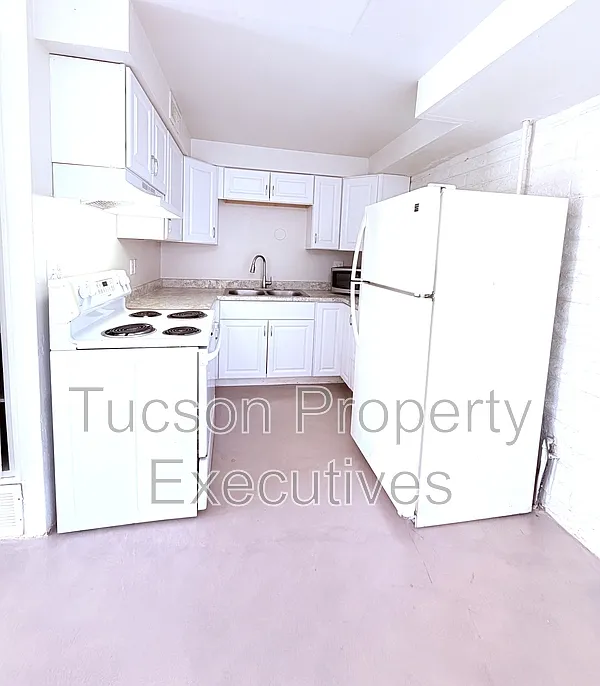 319 E Blacklidge Dr #3
