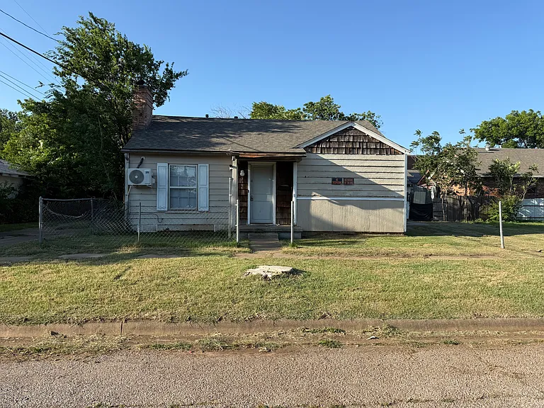 2304 Avenue D — Photo 1