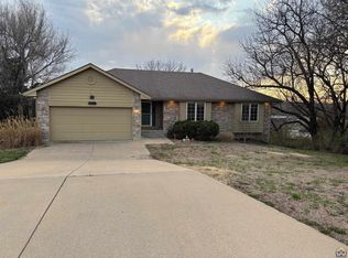 2307 SE Capricorn Ave, Topeka, KS 66605