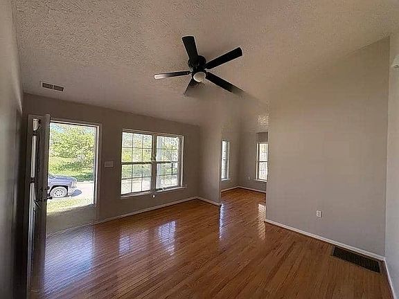 5th image of 218 Strother St #9