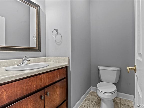 3rd image of 31 Thornwood Ct