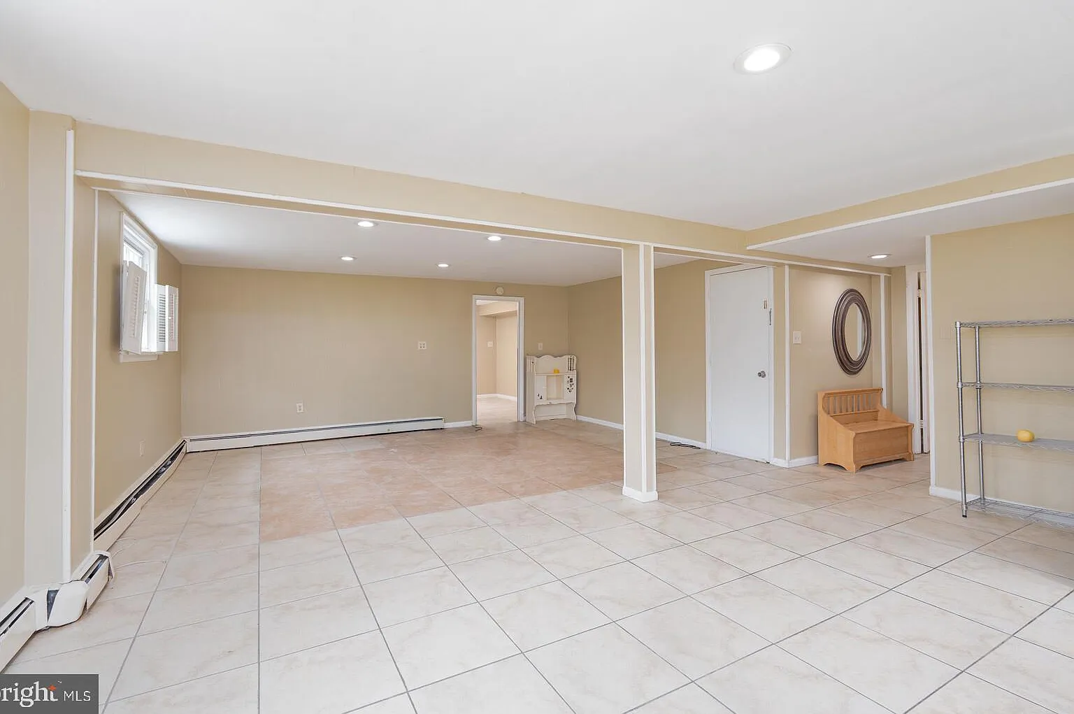 1 bed, 1.0 bath, 3852 sqft, $2,000 — Photo 2