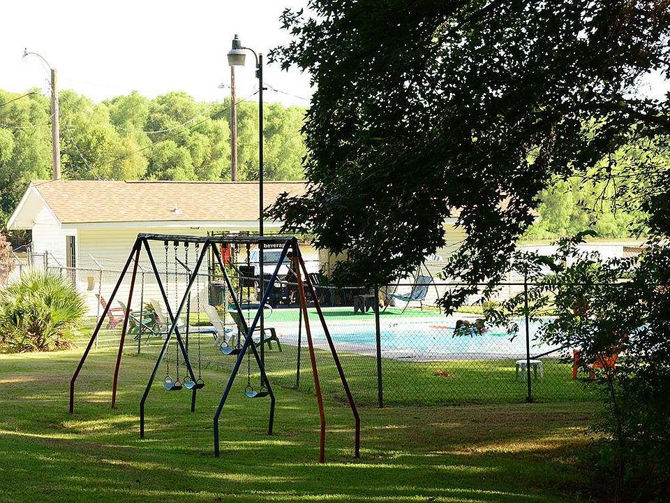 2nd image of 454 Falcon Dr