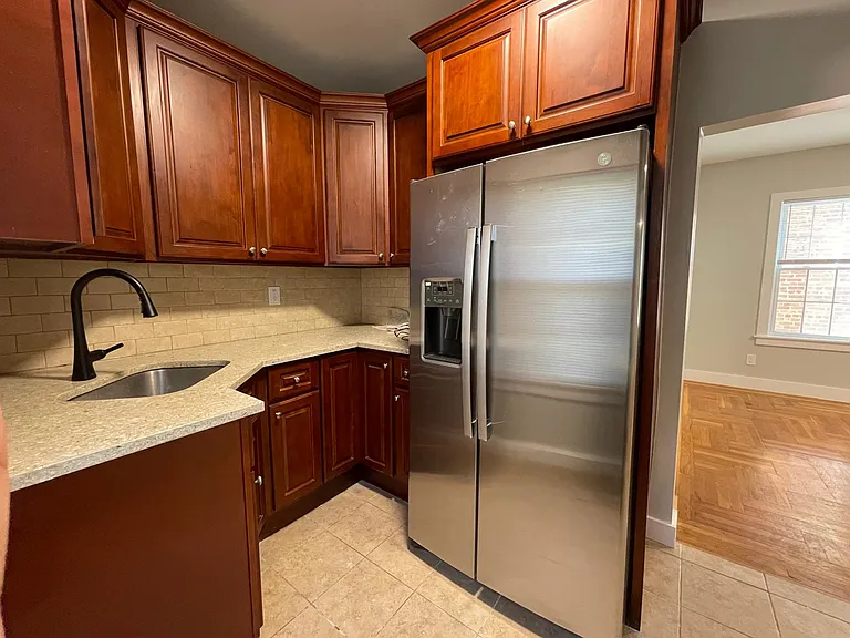 4248 Bronxwood Ave — Photo 9