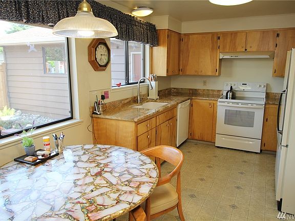 4th image of 1459 N Shirley St