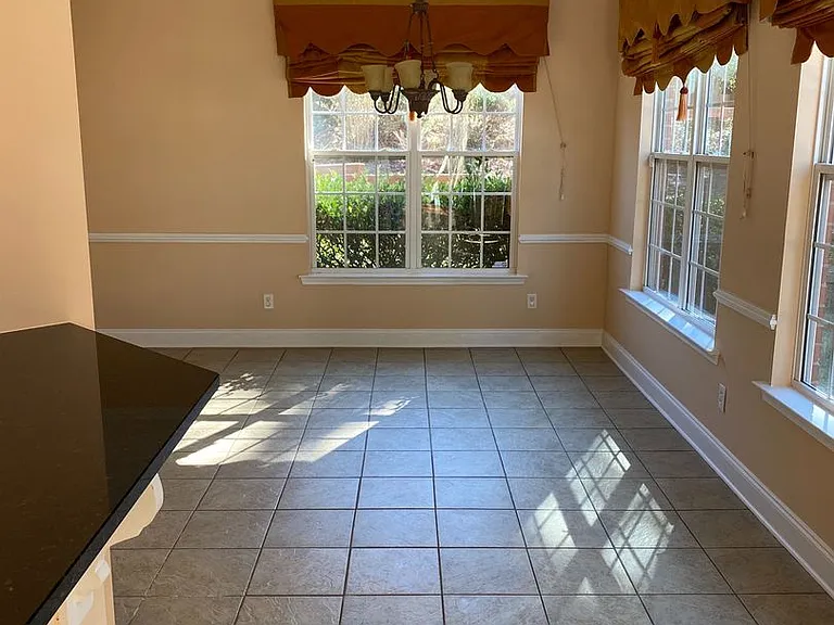 1002 Dorset Ln — Photo 12