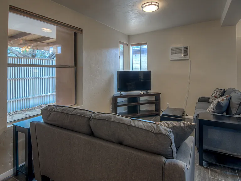 2625 E Prince Rd #B — Photo 4