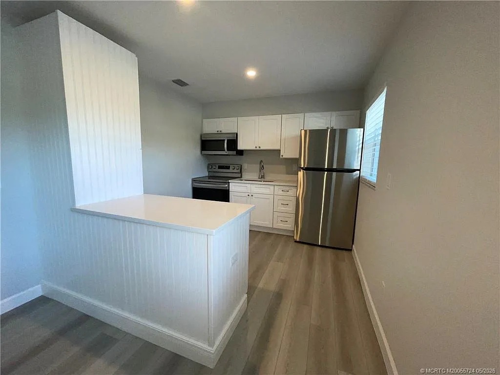 Building Photo - 661 Hernando St #4