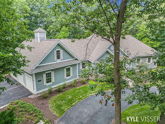 3rd image of 1835 Highgrove Dr SE