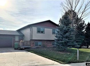 1275 Sweetwater Rd, Douglas, WY 82633