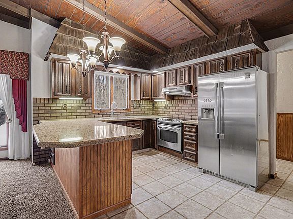 3rd image of 17570 Seventeen Mile Rd