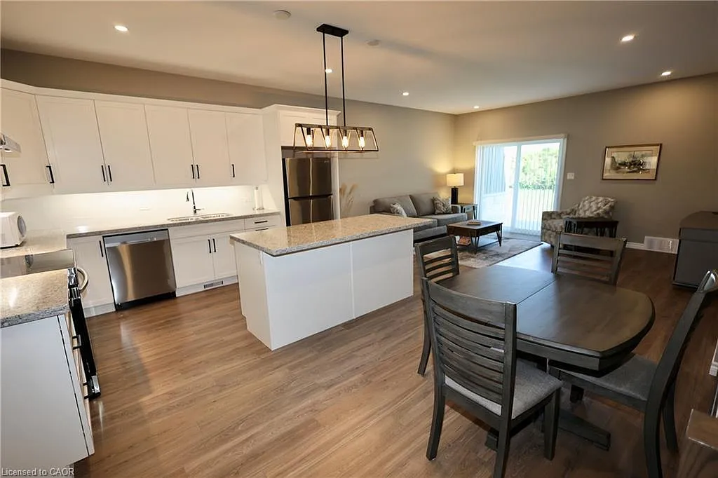 2 bed, 1.5 bath, 1235 sqft, $2,400 — Photo 2