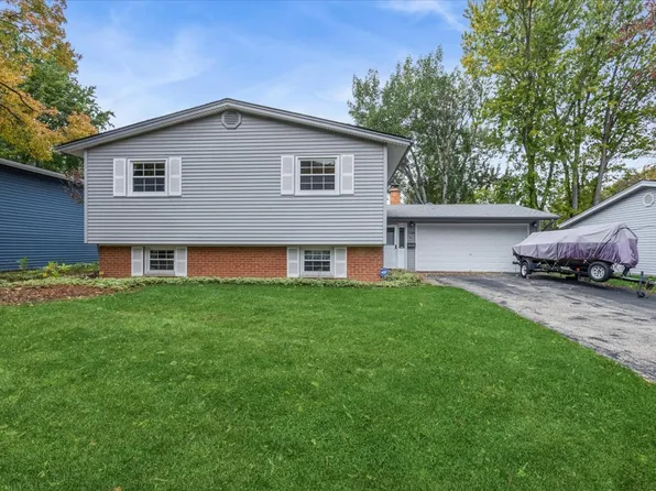 7138 Edgebrook Ln, Hanover Park, IL 60133