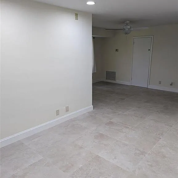 5220 NE 14th Way — Photo 2