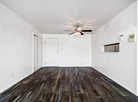 Cross Creek Apartments
