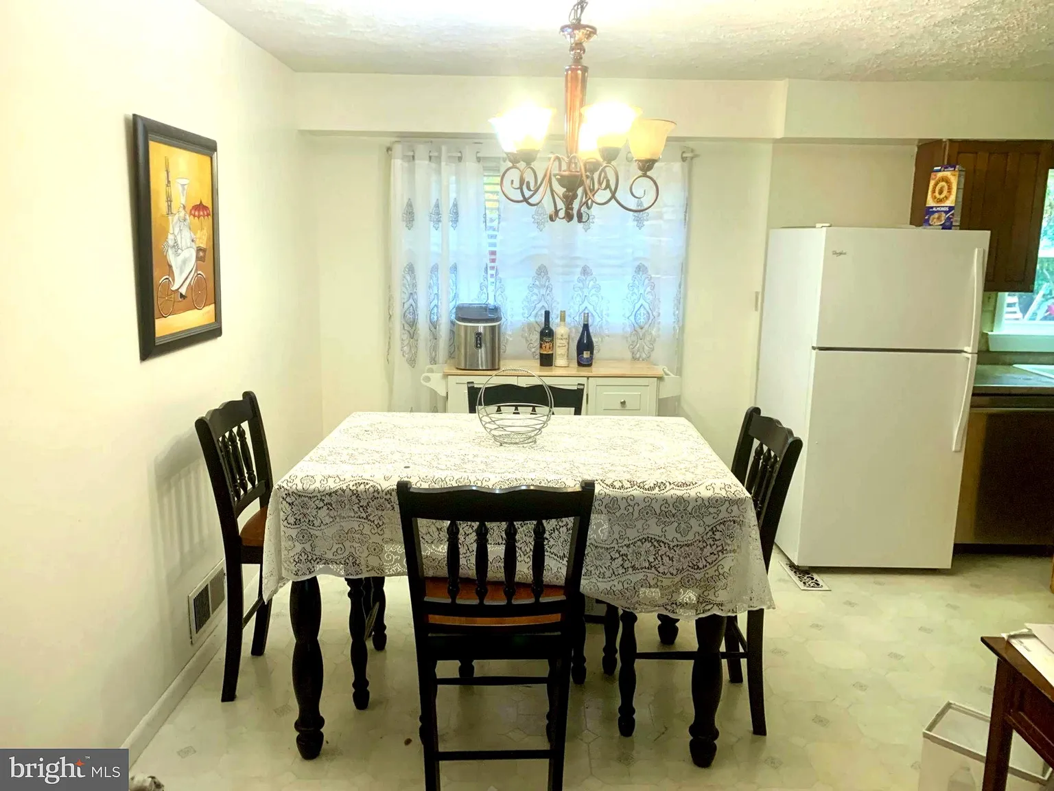 3 bed, 2.0 bath, 1161 sqft, $2,500 — Photo 4