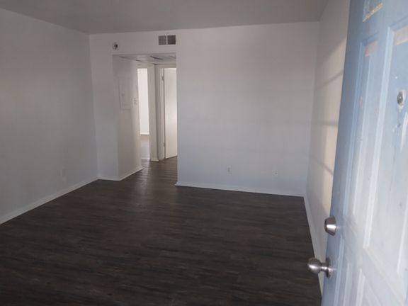 4th image of 621 Baker St #27
