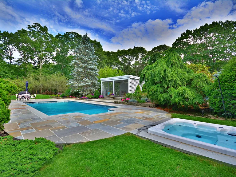 Peconic Hills Dr — Photo 13