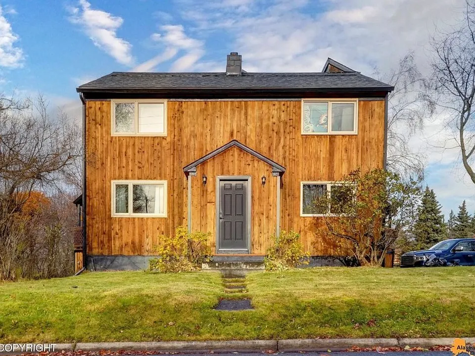 209 E Manor Ave