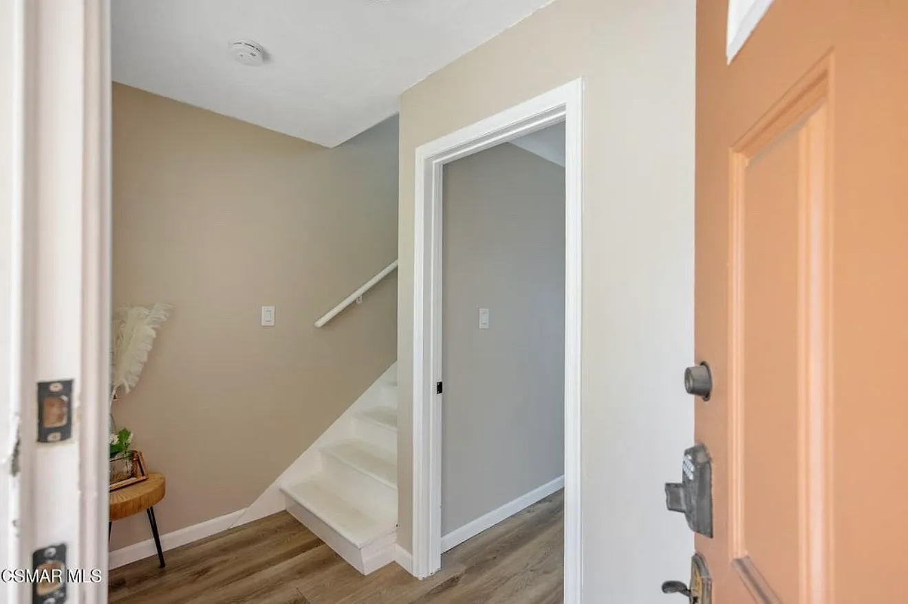 2 bed, 930 sqft, $3,200 — Photo 3