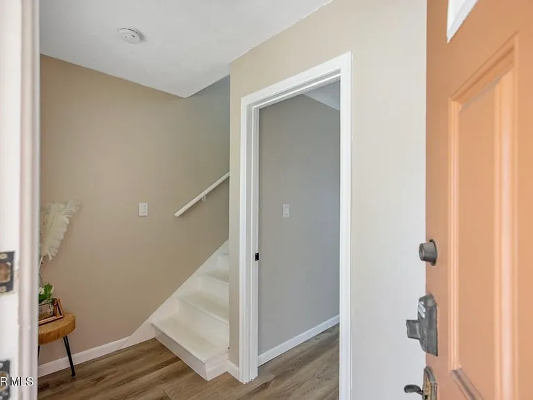 593 Benson Way — Photo 3