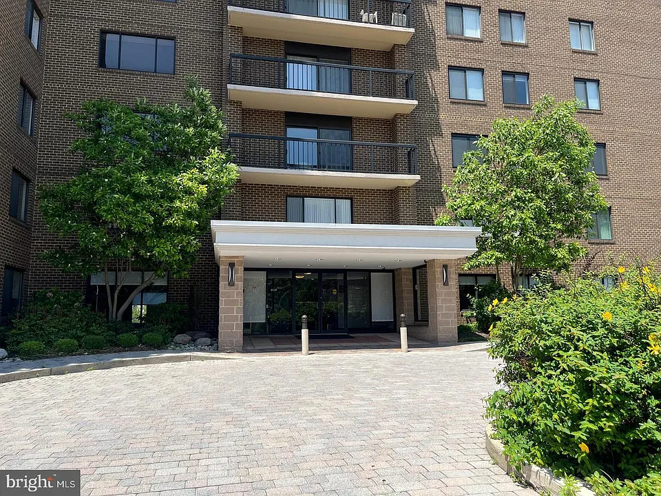 200 N Pickett St #403
