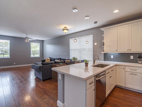 5th image of 6544 Pelican Ave