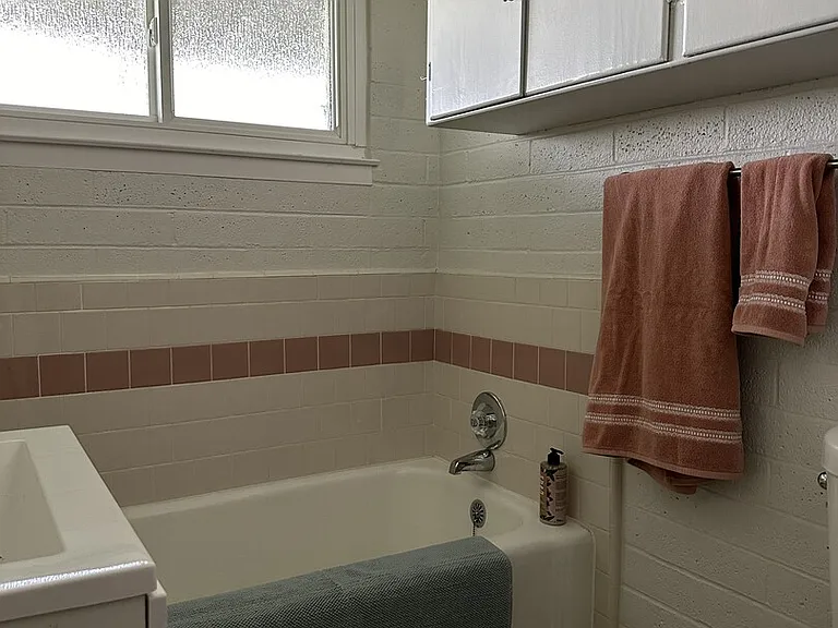 W Magnolia St — Photo 13