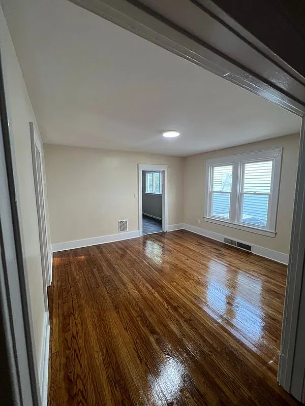 3 bed, 1.0 bath, 1248 sqft, $1,500 — Photo 3