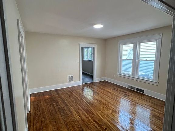 3rd image of 808 Waverly Pl APT 1
