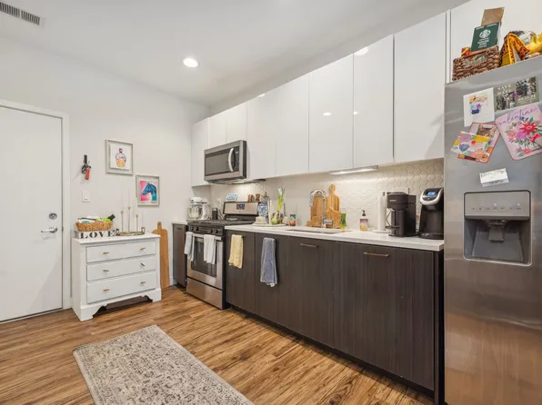 1045 W Cornelia, 1045 W Cornelia Ave #501, Chicago, IL 60657