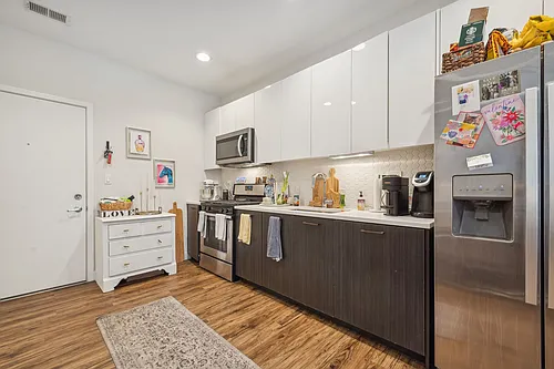 1045 W Cornelia Photo 1