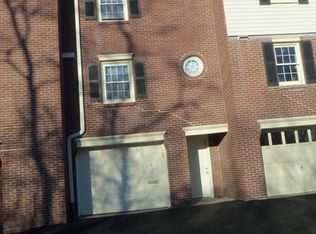 2 Noble Arms Ln, Pittsburgh, PA 15205