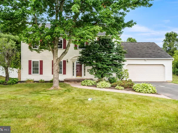 2148 Reindeer Ct, Gilbertsville, PA 19525