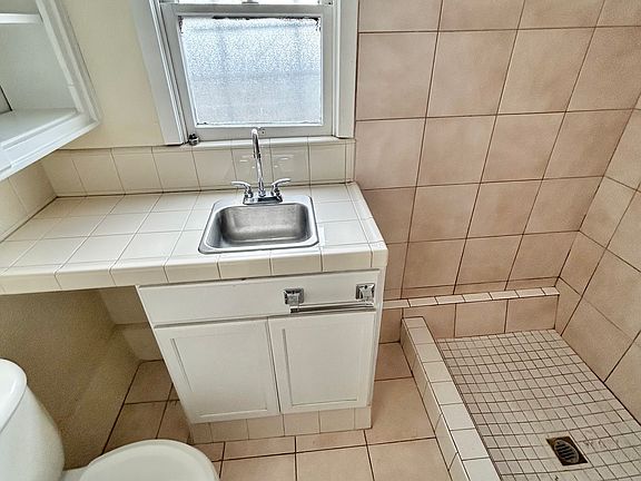 5th image of 1448 E Olive Ave