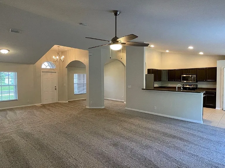 517 SW Paar Dr — Photo 7