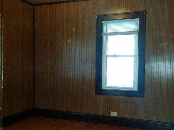4th image of 3823 Queen Ave N