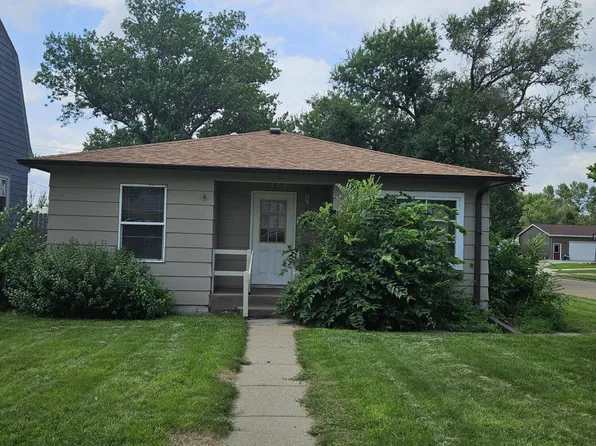 1023 N 1st St, Aberdeen, SD 57401