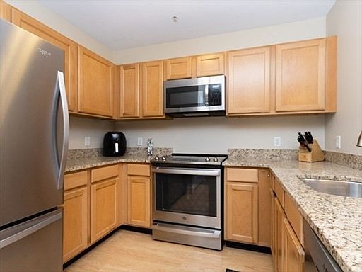 3rd image of 140 Railroad Ave APT B106