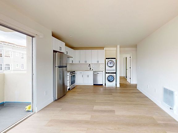 3rd image of 3101 Laguna St APT 205