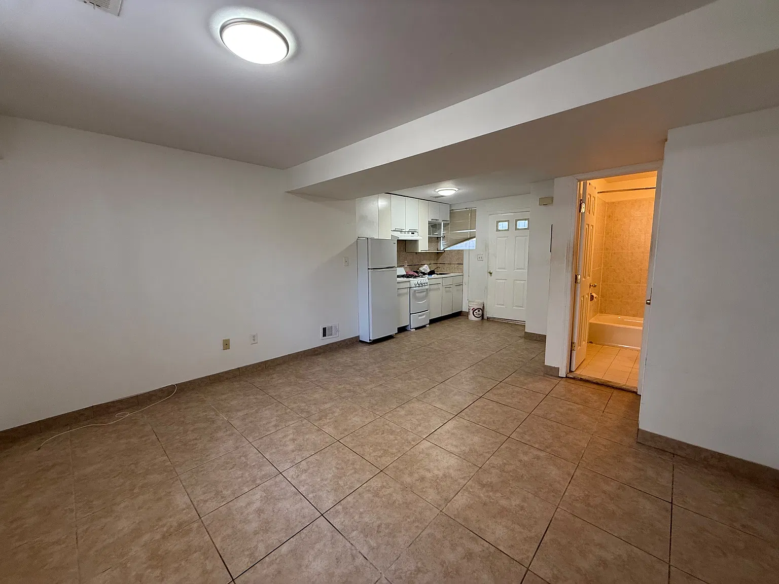 Studio, $1,500 — Photo 2