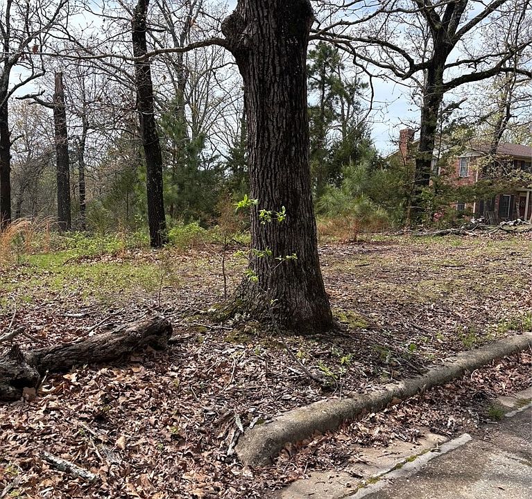 1st image of Lakewood Dr #9