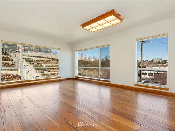 321 10th Ave S APT 720, Seattle, WA 98104