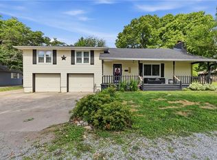 405 SW 16th St, Blue Springs, MO 64015