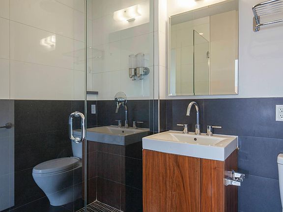 4th image of 38 Meserole St #4A