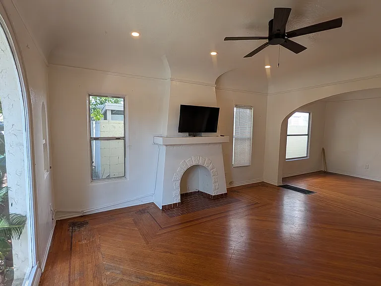 222 Grand Ave #C — Photo 8