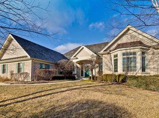 5401 S Pointe Ct, Long Grove, IL 60047