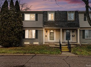 26412 Franklin Pointe Dr #1, Southfield, MI 48034