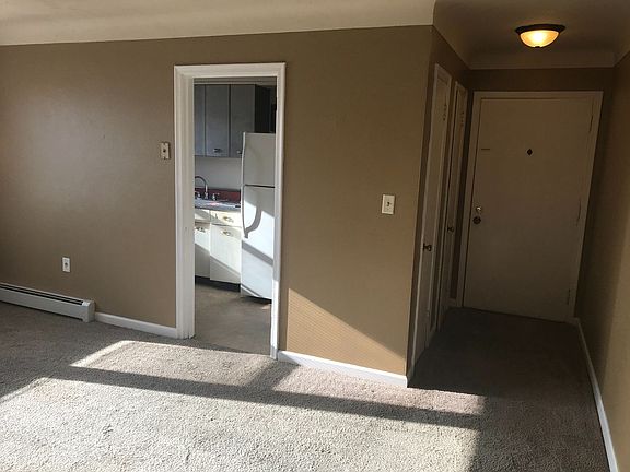 4th image of 97 Orme St E APT 101